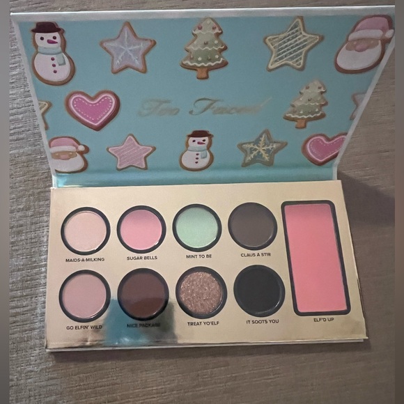 "Too Faced" eyeshadow kit with blush. - Picture 4 of 4